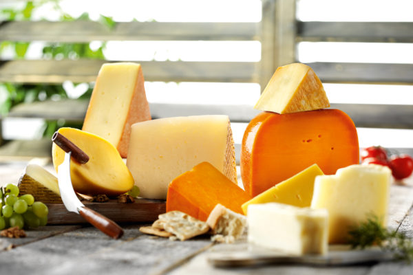 Cultures for low fat cheese