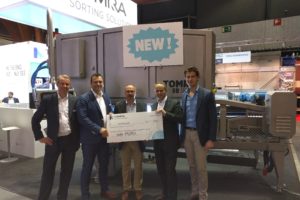 Tomra and Farm Frites donate €2,000 to Unicef