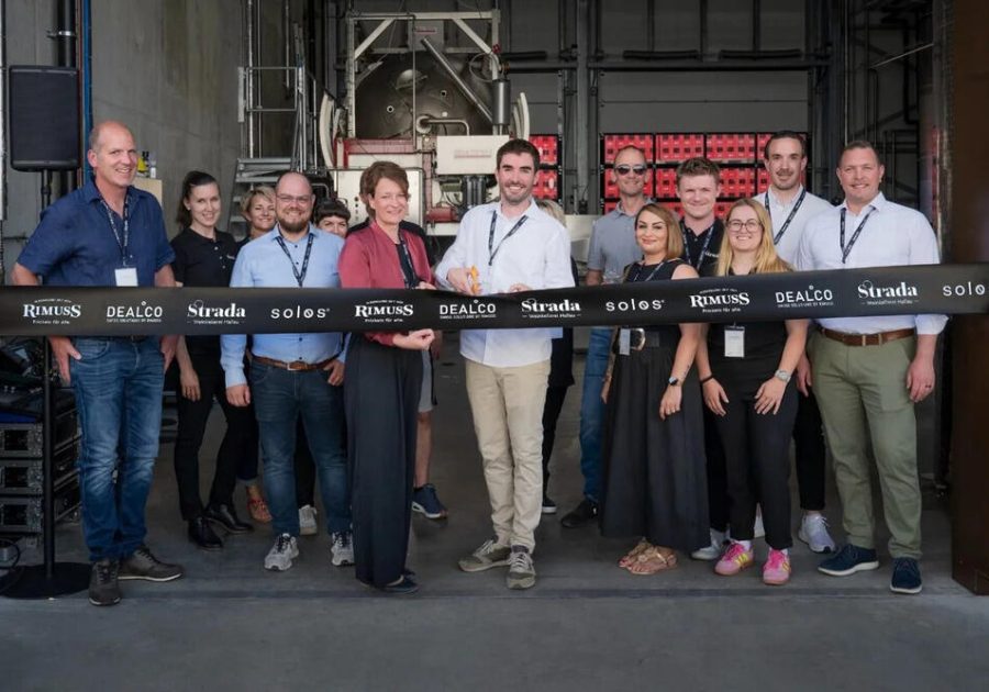 Stainless‑steel dealcoholisation equipment at Dealco Swiss, where Solos’ Aroma Recovery System is integrated to produce premium alcohol‑removed wines.